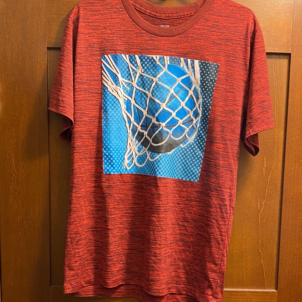 Red Tek Gear Graphic T-Shirt with Basketball Print. Size boys XL